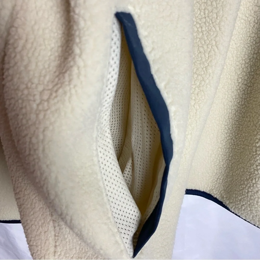 Old Navy Men’s Quarter Zip Two Pocket Fleece Navy and Cream Pullover
